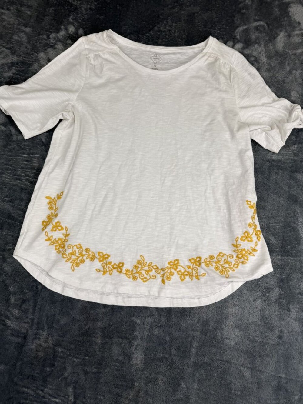 St. Johns Bay Womens Petite White Yellow Floral Embroidered Hem Tee PM